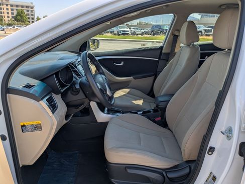 Used 2015 Hyundai Elantra GT FWD image 22