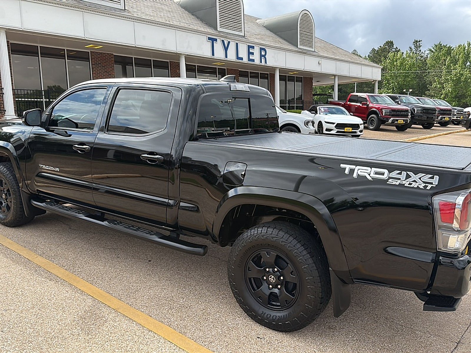 Used 2023 Toyota Tacoma TRD Sport w/ TRD Premium Sport Package AWD/4WD image 7