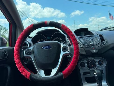 Used 2017 Ford Fiesta SE FWD image 9
