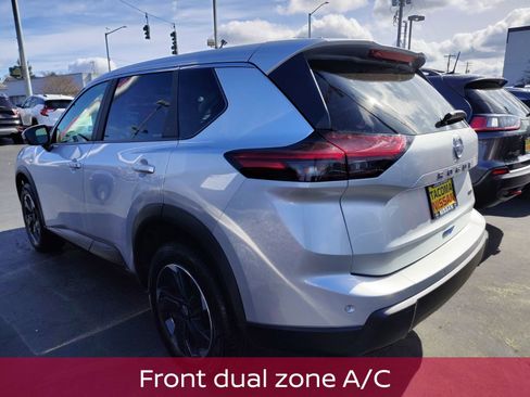 Used 2025 Nissan Rogue SV image 5