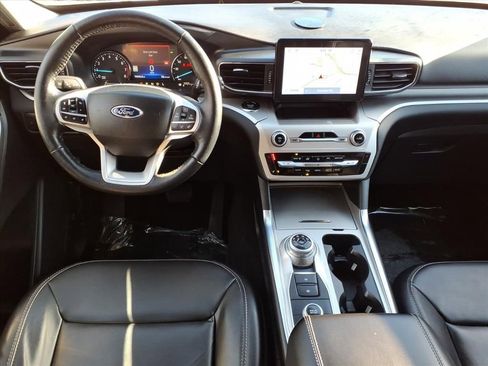 Certified 2022 Ford Explorer XLT w/ Equipment Group 202A image 13