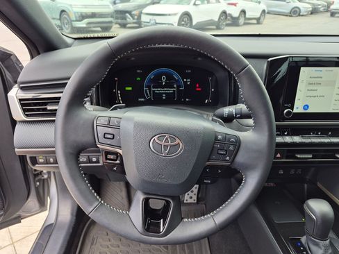 Used 2025 Toyota Camry SE w/ Convenience Package AWD/4WD image 18