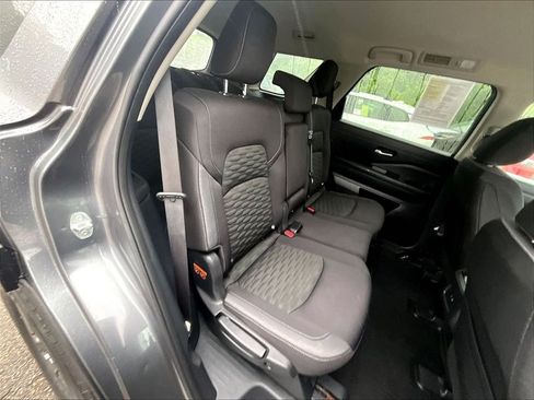 Used 2022 Nissan Pathfinder S AWD/4WD image 16