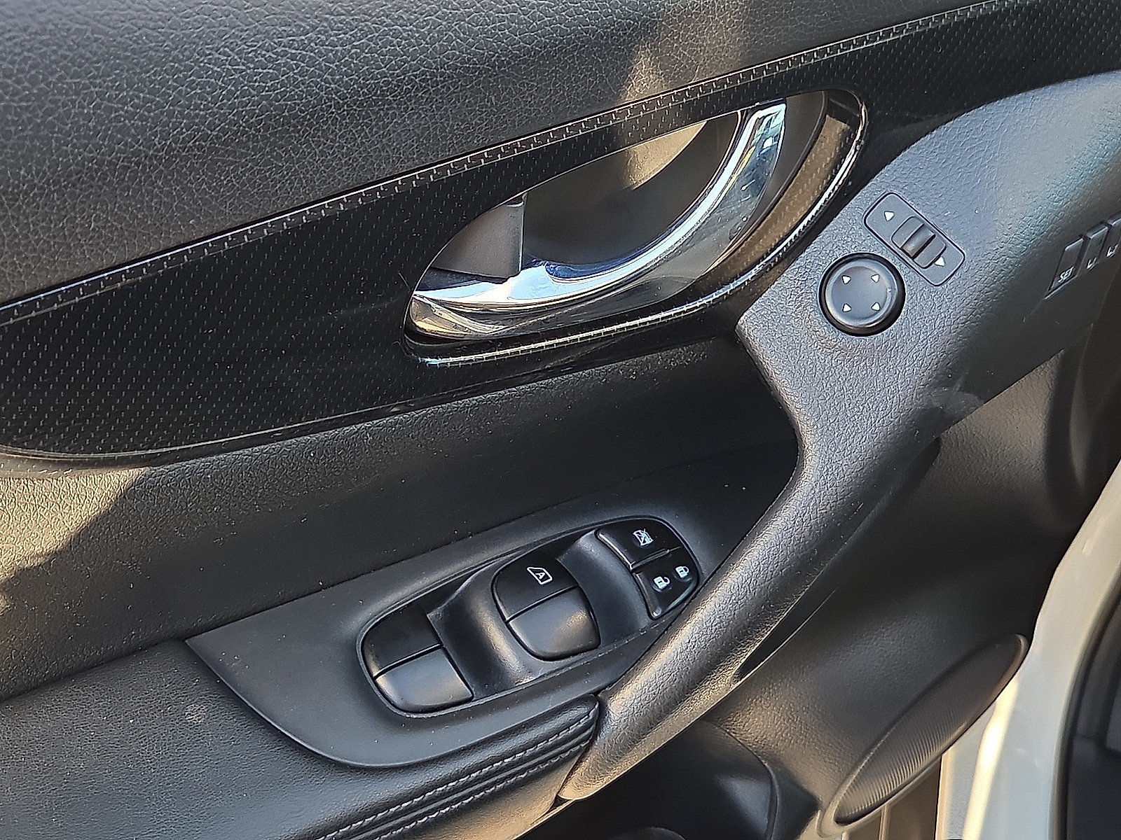 Used 2020 Nissan Rogue SL w/ Premium Package AWD/4WD image 13