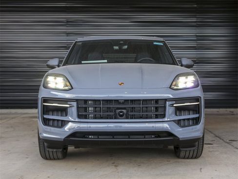 New 2026 Porsche Cayenne S image 10