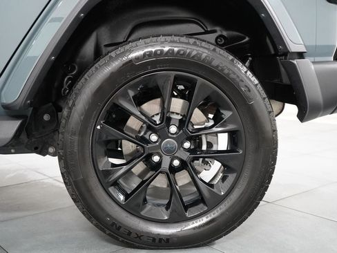 Used 2025 Jeep Wrangler Unlimited Sahara AWD/4WD image 30