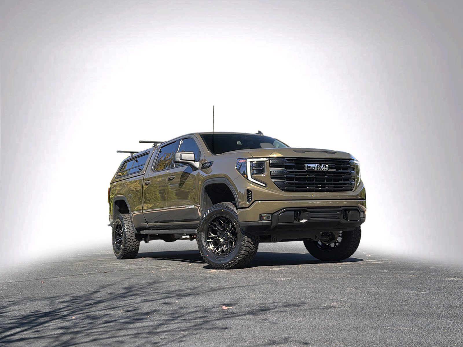 Used 2024 GMC Sierra 1500 Elevation w/ LPO, Elevation Black Package AWD/4WD image 2