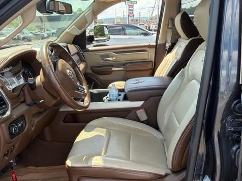 Used 2019 RAM 1500 Laramie AWD/4WD image 10
