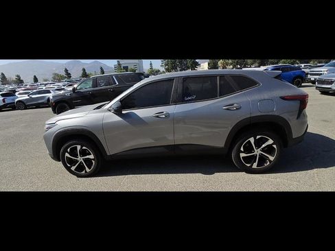 Used 2025 Chevrolet Trax RS w/ Driver Confidence Package FWD image 5
