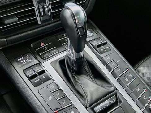 Certified 2020 Porsche Macan AWD/4WD image 19