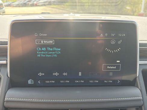 Used 2023 Chevrolet Suburban Premier image 16