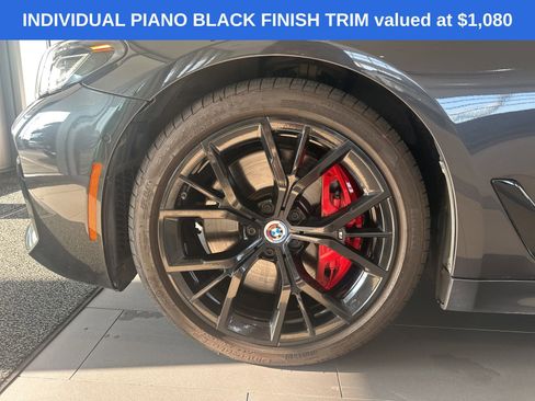 Used 2023 BMW M550i xDrive w/ Dynamic Handling Package image 5