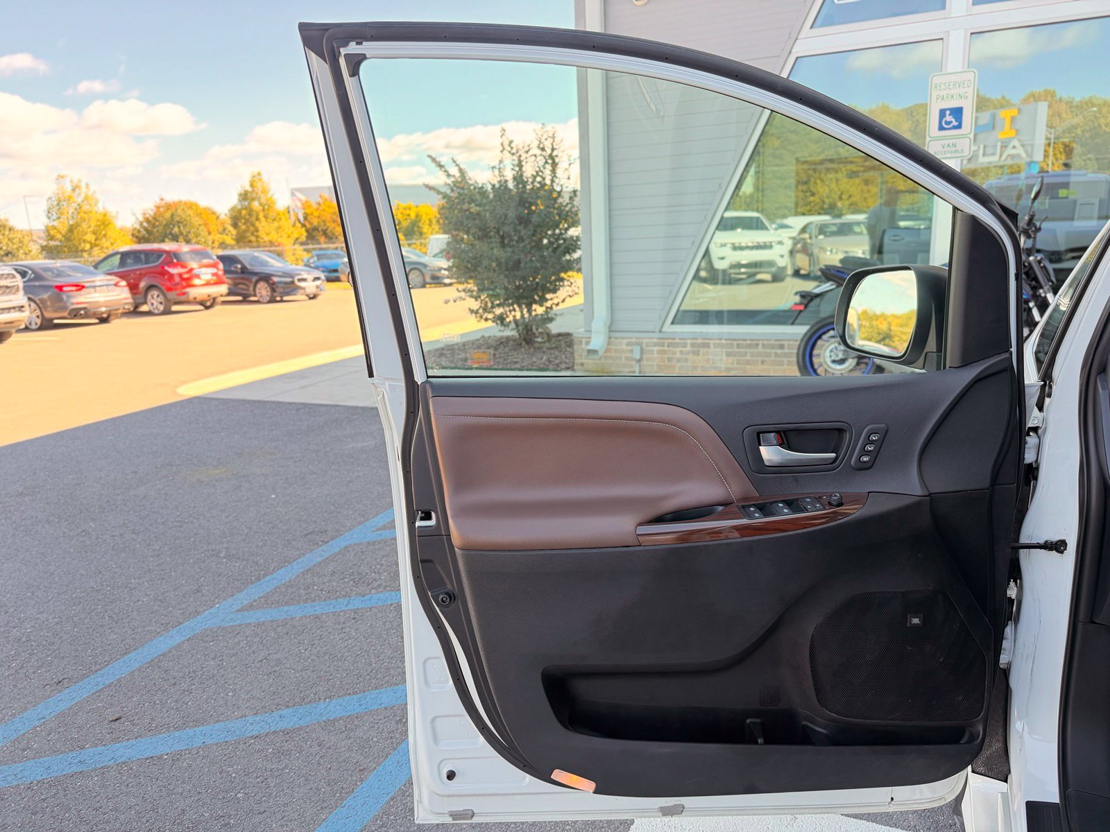 Used 2020 Toyota Sienna XLE Premium AWD/4WD image 15