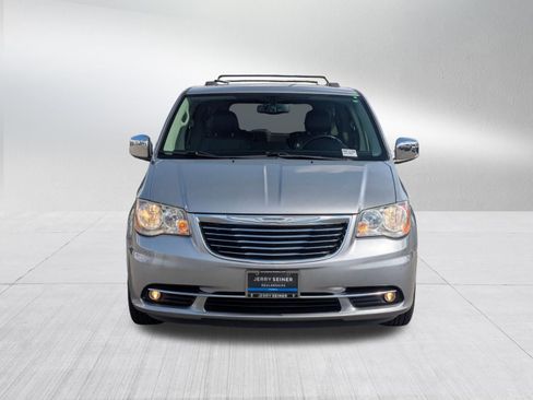 Used 2014 Chrysler Town & Country Touring-L w/ Driver Convenience Group image 8