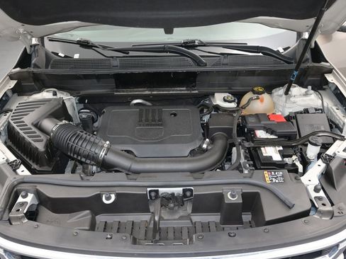 Used 2022 GMC Acadia SLE w/ Driver Convenience Package image 12