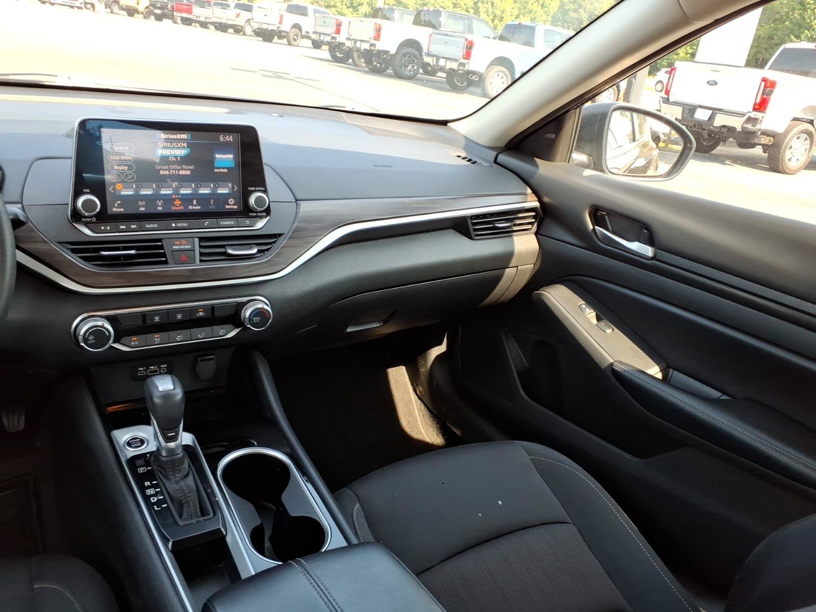 Used 2024 Nissan Altima 2.5 SV FWD image 18