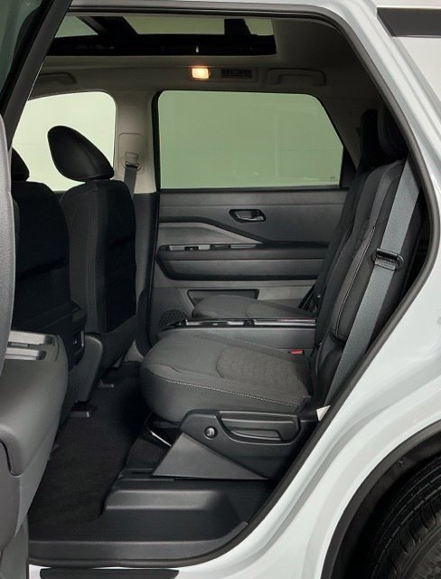 Used 2025 Nissan Pathfinder SV w/ SV Premium Package FWD image 21