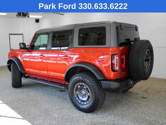 Used 2024 Ford Bronco Outer Banks AWD/4WD image 2