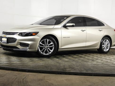 Used 2016 Chevrolet Malibu LT image 2