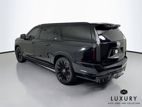 Used 2025 Cadillac Escalade ESV V w/ LPO, ONYX Package image 6