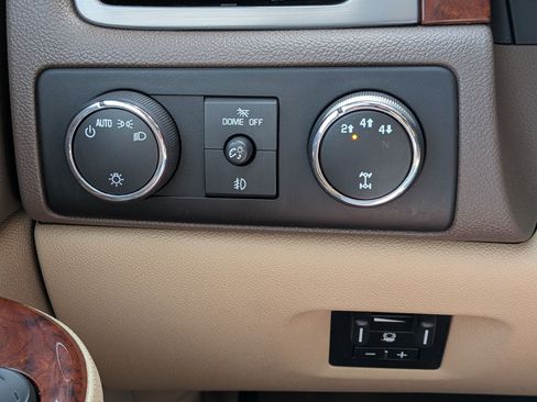 Used 2014 Chevrolet Silverado 2500 LTZ w/ LTZ Plus Package AWD/4WD image 18