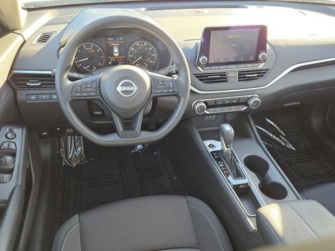 Used 2025 Nissan Altima 2.5 S image 15