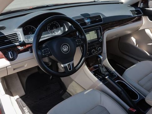 Used 2013 Volkswagen Passat 2.5 SEL Premium FWD image 38