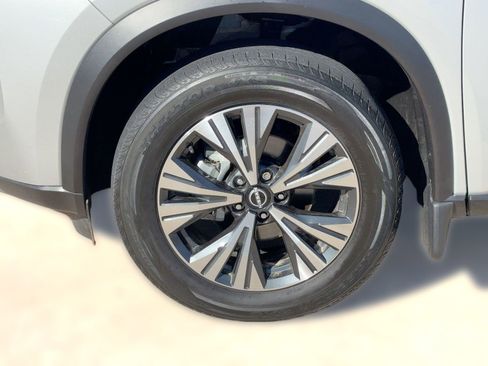 Used 2023 Nissan Rogue SV image 12