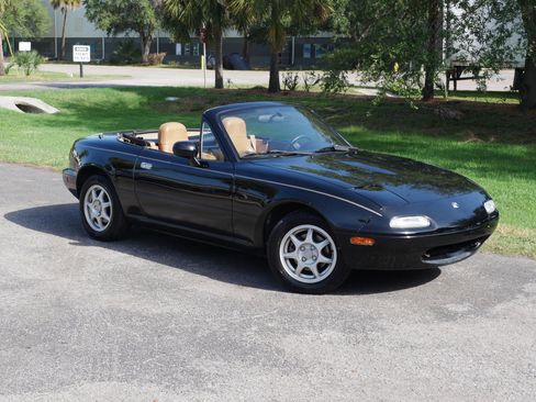 Used 1997 MAZDA MX-5 Miata RWD image 3