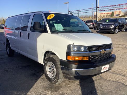 Used 2021 Chevrolet Express 3500 LT w/ LT Preferred Equipment Group image 3