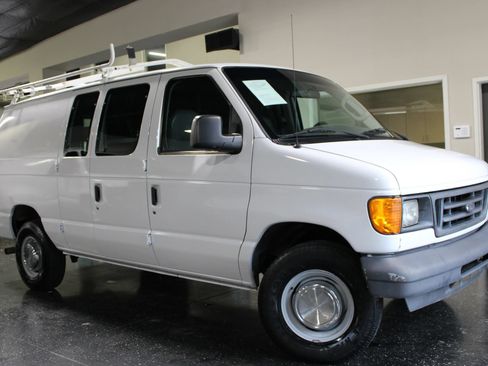 Used 2006 Ford E-350 and Econoline 350 Super Duty RWD image 32