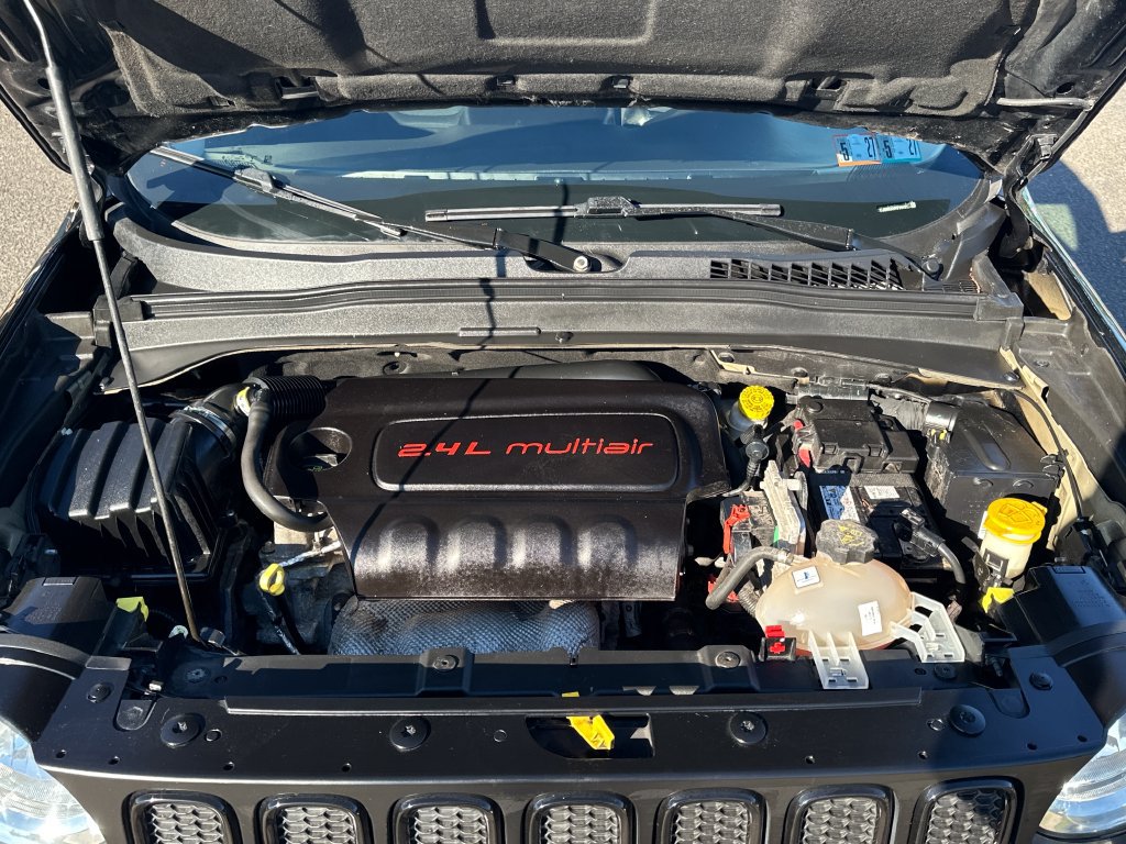 Used 2017 Jeep Renegade Altitude AWD/4WD image 10