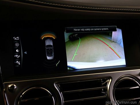 Used 2020 Rolls-Royce Dawn image 20