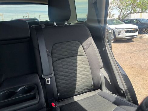 Used 2025 Nissan Pathfinder SV AWD/4WD image 38