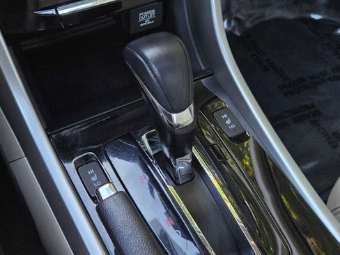 Used 2017 Honda Accord EX-L image 35