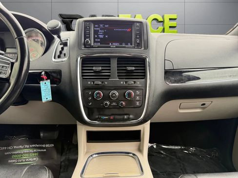 Used 2019 Dodge Grand Caravan SXT FWD image 25