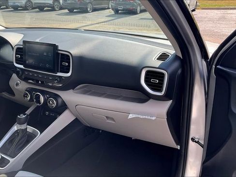 New 2025 Hyundai Venue SEL image 26