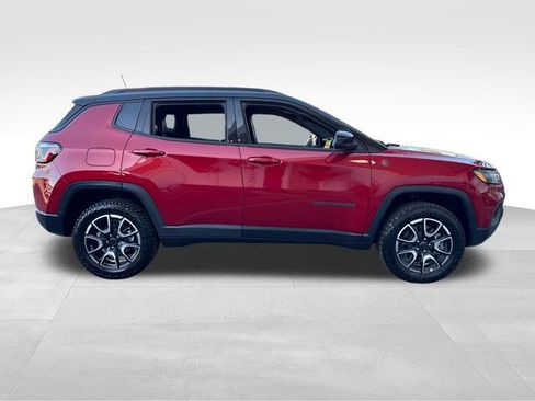 Used 2025 Jeep Compass Trailhawk AWD/4WD image 6