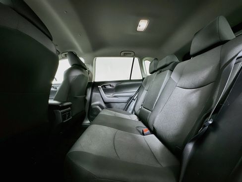 Used 2025 Toyota RAV4 XLE FWD image 27