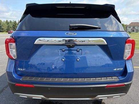 Used 2022 Ford Explorer XLT w/ Equipment Group 202A image 6