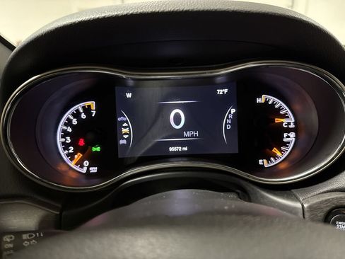 Used 2017 Jeep Grand Cherokee Limited AWD/4WD image 12