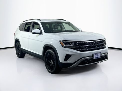 Used 2023 Volkswagen Atlas SE image 3