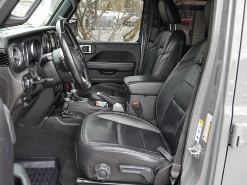 Used 2020 Jeep Gladiator Overland image 3