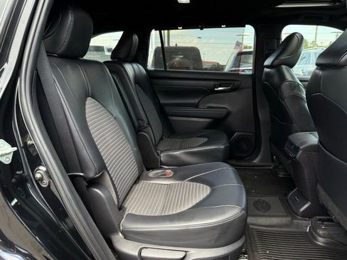 Used 2022 Toyota Highlander XSE image 17