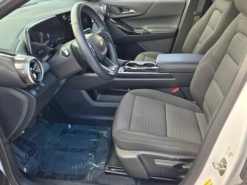 Used 2025 Chevrolet Equinox LT w/ Safety and Technology Package FWD image 12