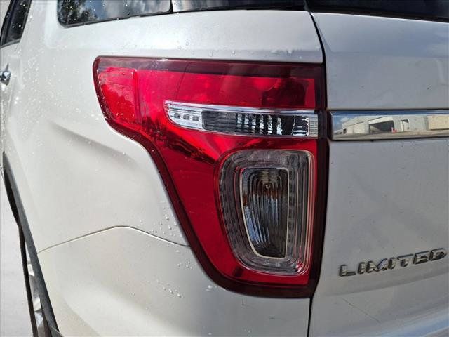 Used 2014 Ford Explorer Limited w/ Equipment Group 301A FWD image 12