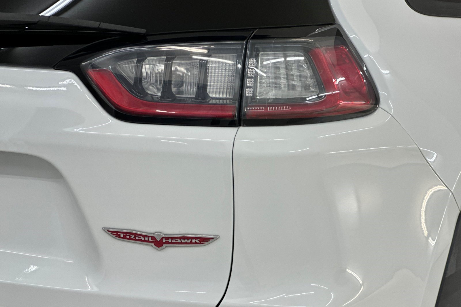 Used 2019 Jeep Cherokee Trailhawk AWD/4WD image 30