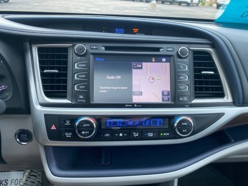 Used 2015 Toyota Highlander Limited Platinum AWD/4WD image 18