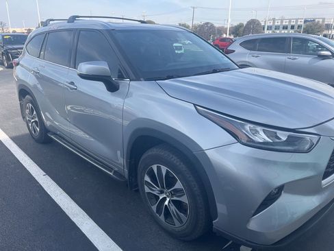 Used 2020 Toyota Highlander XLE image 13