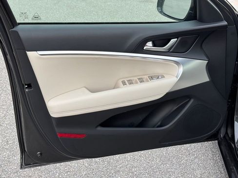 Used 2026 Genesis G70 2.5T image 20